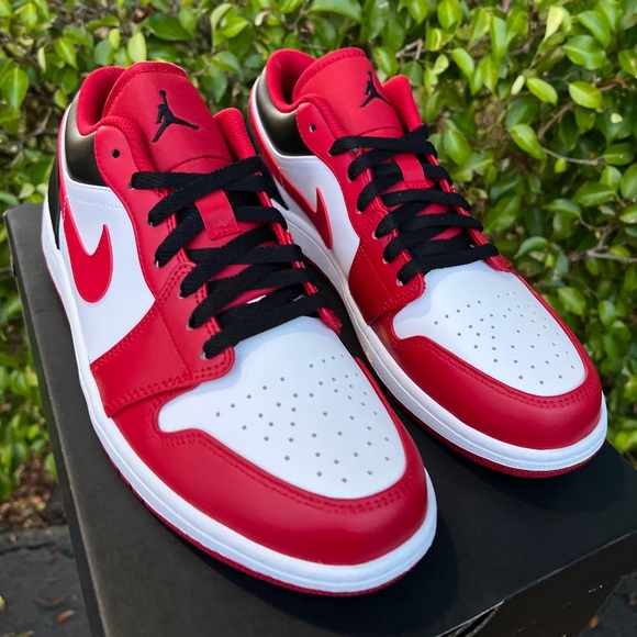 Nike Air Jordan 1 Low ALT Bulls MEN’S SIZE [US 11 M] New with Box - Picture 2 of 11